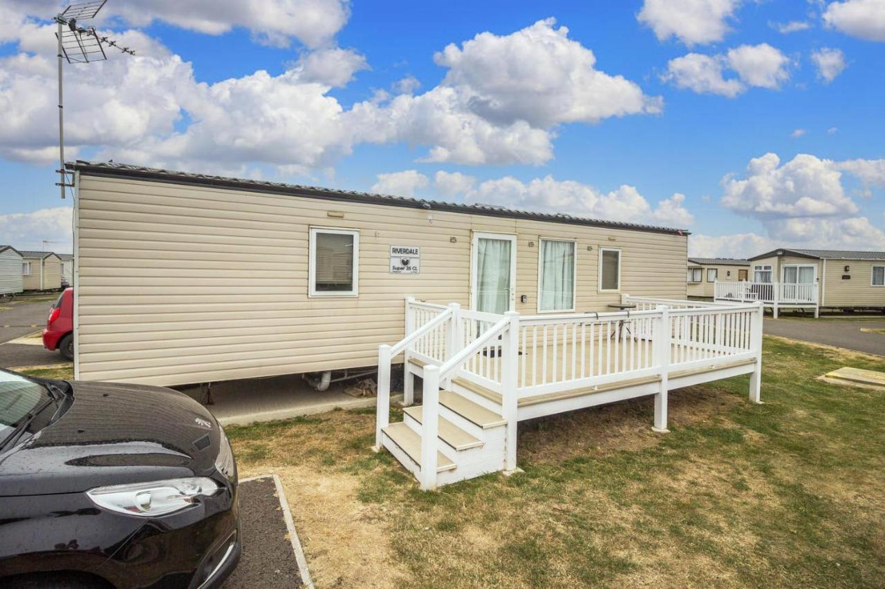 Hotel Caravan With Decking At Martello Beach Nearby Clacton-On-Sea Ref 29017Kv Exterior foto